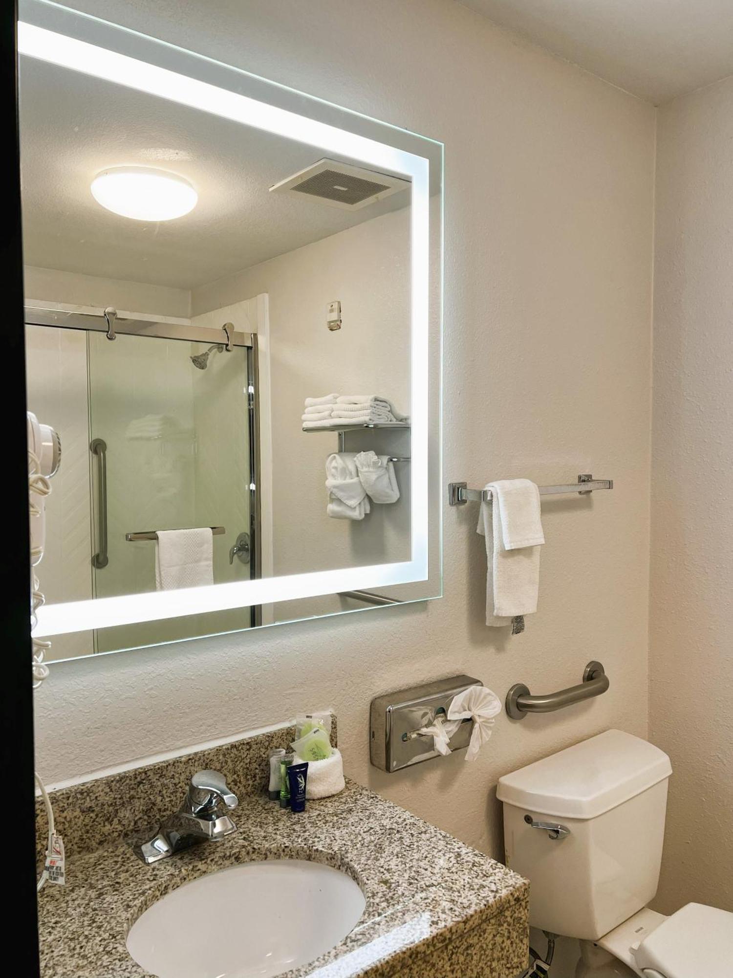 Comfort Inn & Suites Sheboygan I-43 Esterno foto