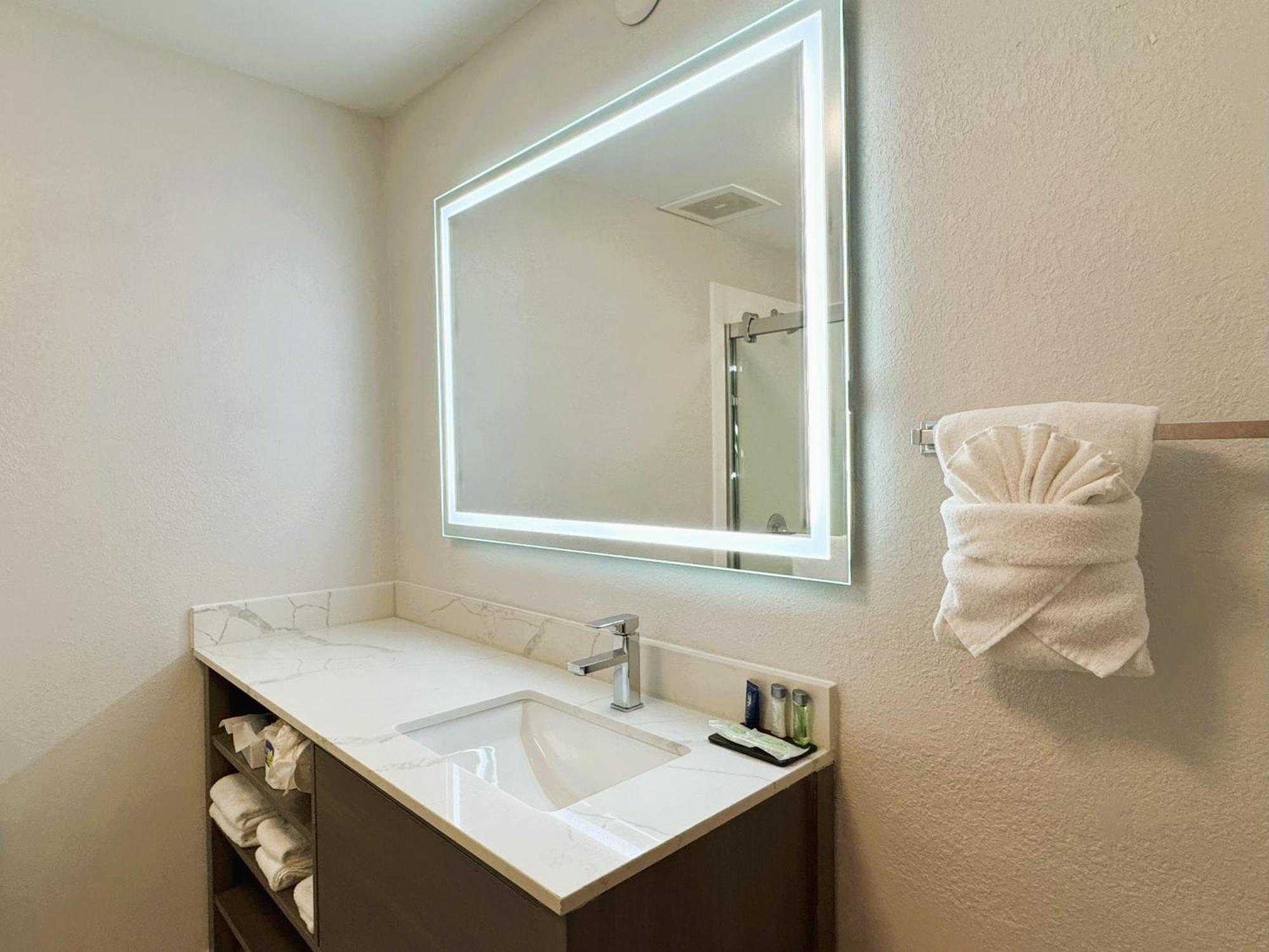 Comfort Inn & Suites Sheboygan I-43 Esterno foto